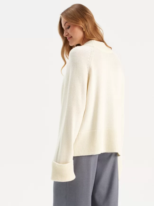 Джемпер женский (цвет: молочный) фото 2